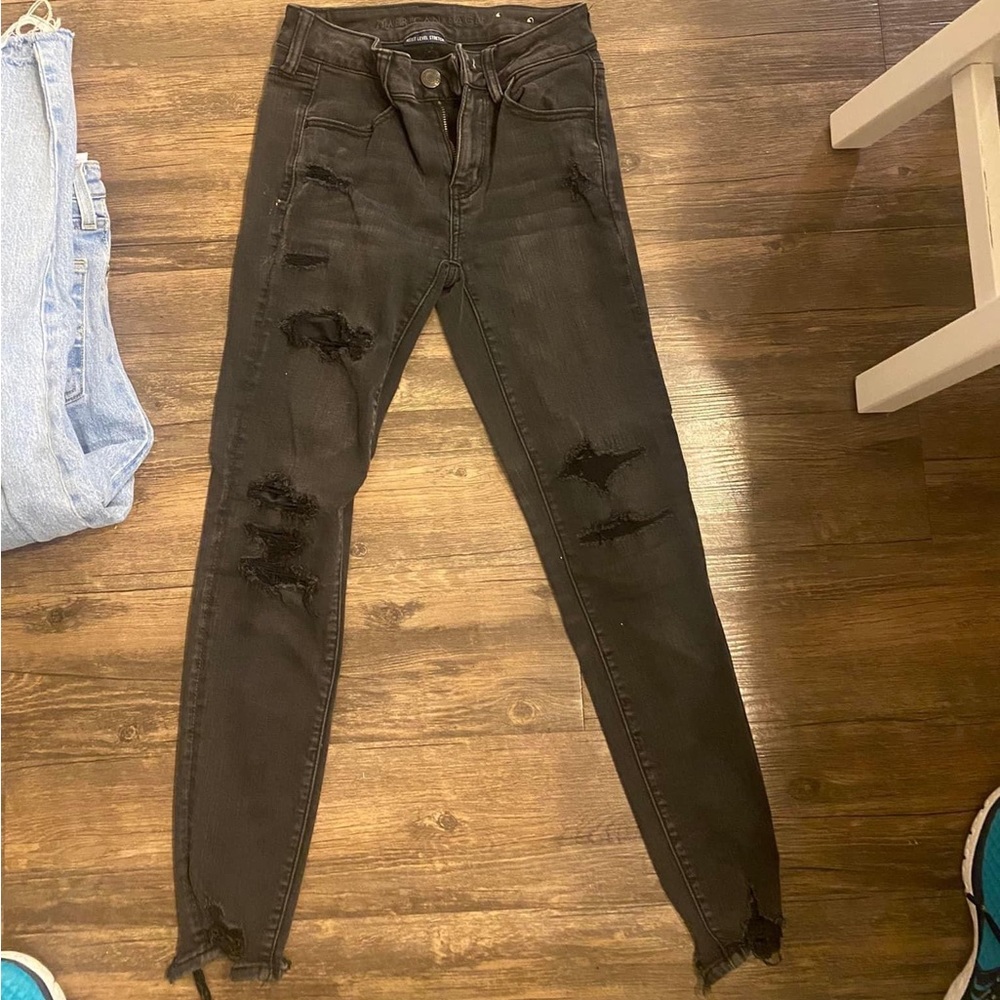 Black distressed skinny American eagle jeans